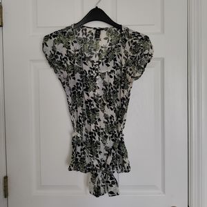H&M Misses size 6 cap sleeve sheer popover top